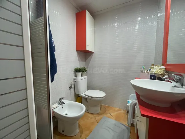 Apartamento reformado de 2 dormitorios con piscina comunitaria — 14