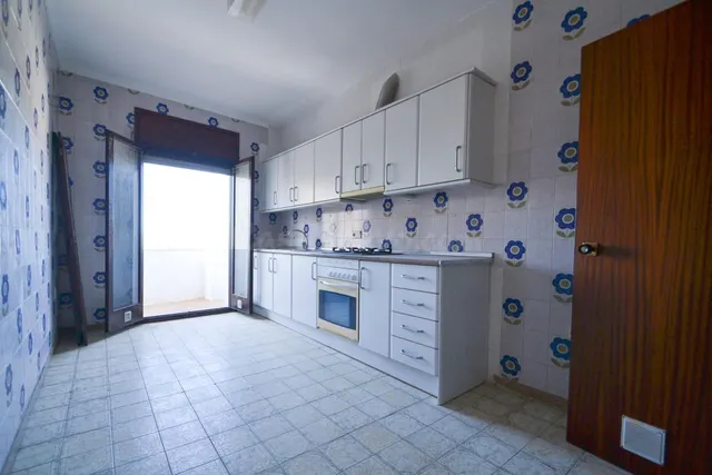 Amplio Piso en Segunda Planta con Garaje en Venta - foto 3