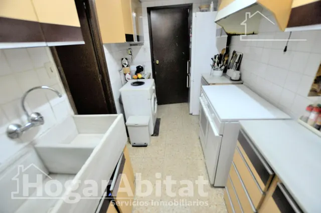 ¡UBICACIÓN IDEAL! AMPLIO, EXTERIOR Y LUMINOSO CON ASCENSOR Y TRASTERO — 10