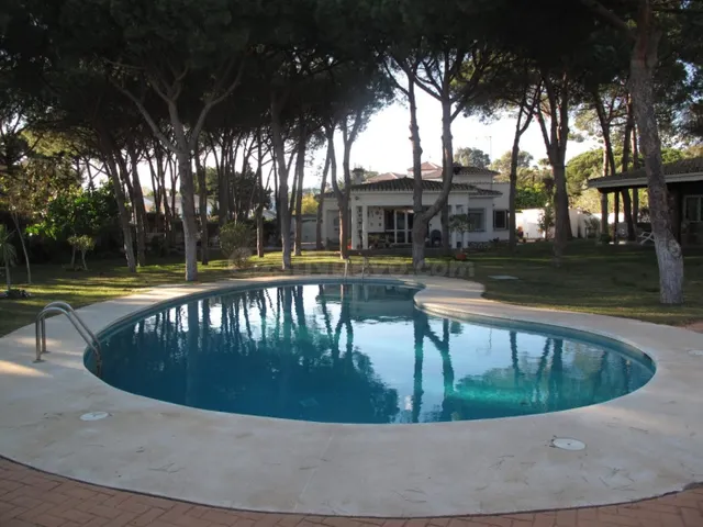 Chalet con amplia parcela en Artola - Marbella - foto 3