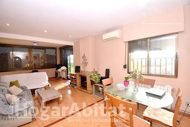 VILLA SEMINUEVA CON PISCINA, TERRAZA Y GRAN JARDÍN — 21