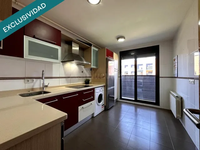 Vivienda VPO de 3 habitaciones con garaje y trastero junto a