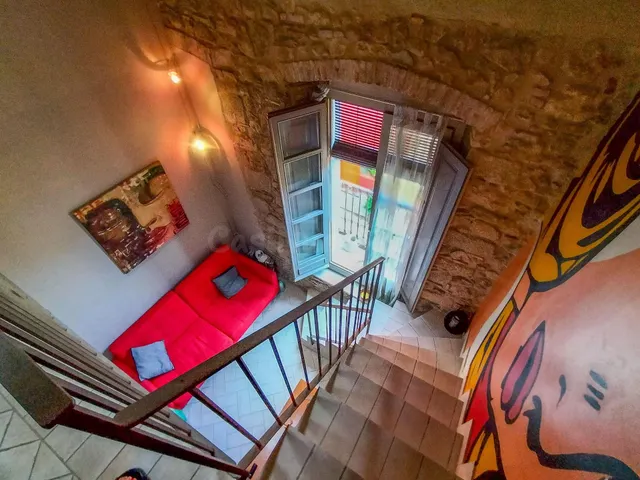 Precioso duplex con encanto en edificio historico de piedra,