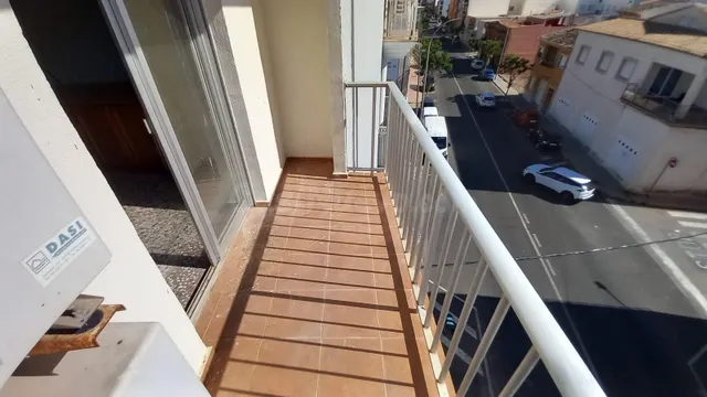 PISO AMPLIO Y LUMINOSO DE 4 habitaciones EN EL CENTRO DE EL  - foto 4