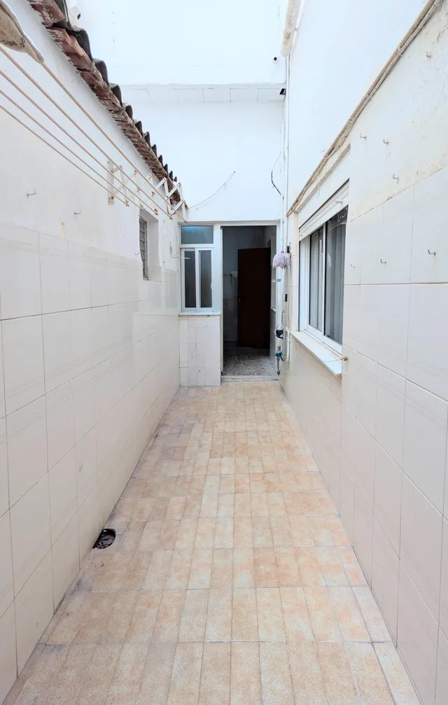 ¡Oportunidad única en la zona de Plaza de Barcelona!. Planta baja con entrada independiente y gran patio pisable. — 12