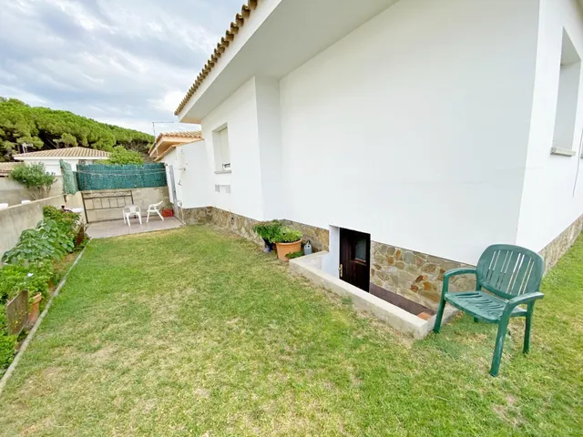 Casa a solo 220 metros de la playa de Riells - foto 3