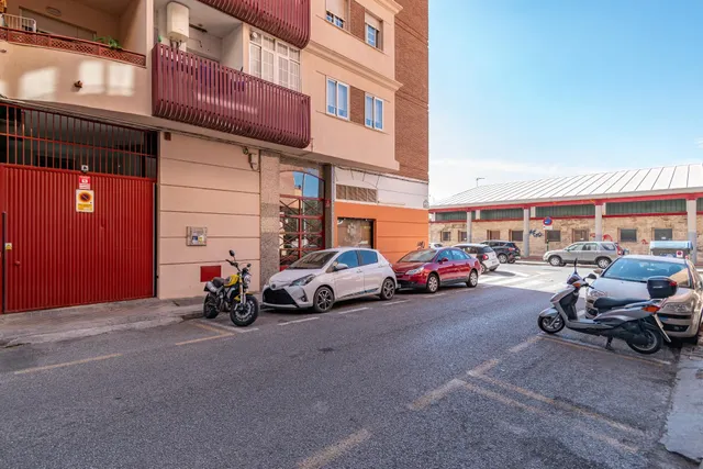 Amplia Plaza de Garaje Cerrada en Ubicación Estratégica — 6