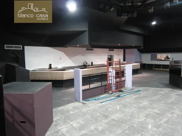 Emblemático local de 1.000m2 en el centro de Carballo por 1.300€/mes — 4