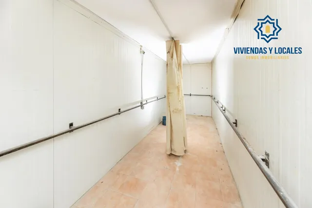 Local + vivienda en Avda. Cadiz — 50
