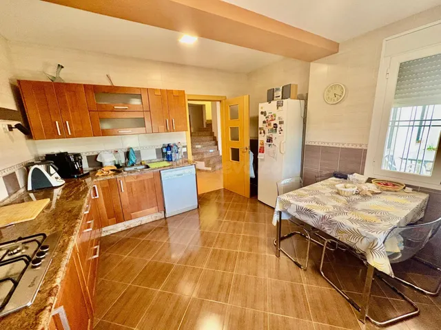 Vivienda en El Campillo con amplia parcela y almacén indepen - foto 5