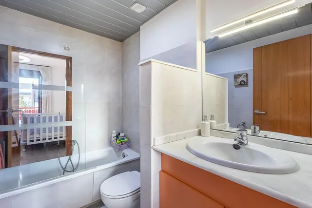 Amplia casa de 182 m2 con patio, gran sótano y a menos de 5 minutos del metro — 20