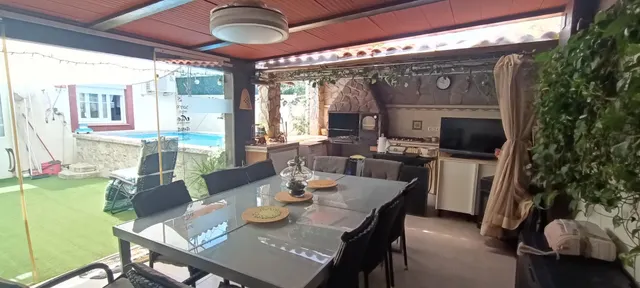 CASA DE 3 PLANTAS CON GARAJE Y PISCINA PRIVADA — 20