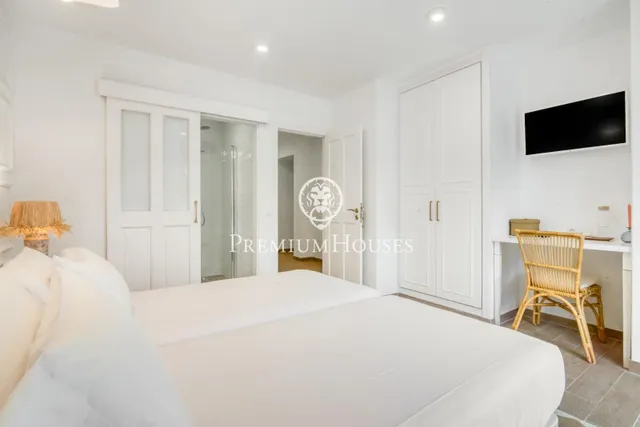 Casa con piscina y jardín en Sant Jordi d'Alfama — 40