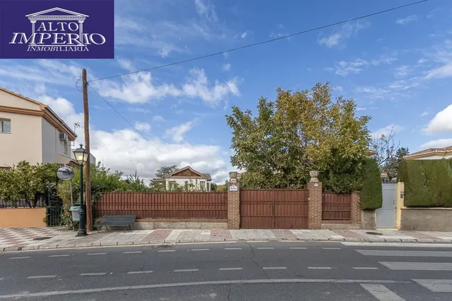 Gran casa con parcela y piscina en Cájar — 36