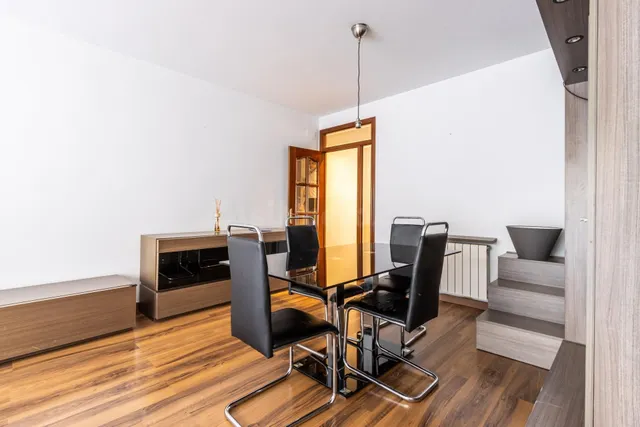 CASA EN EL CENTRO CON PARKING !!! - foto 4
