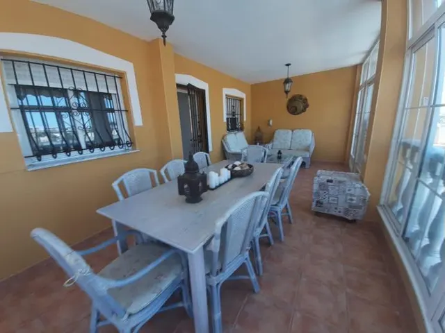 Villa con piscina privada, Alicante, Torrevieja. 6 habitaciones | 350 m2 | A 3 kilómetros del mar — 8
