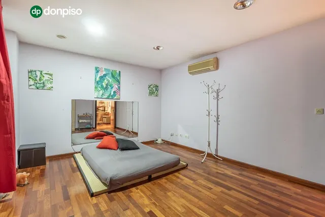 AMPLIA PLANTA BAJA JUNTO ARABIAL CON GARAJE — 11