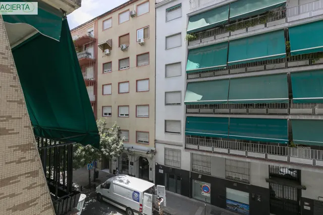 ✨ EXCLUSIVO PISO DE 253 m2 EN GRANADA CENTRO – 2.800 €/MES DE RENTABILIDAD — 17