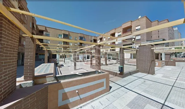 AMPLIO PISO EN EL CENTRO DE ALMERIA - foto 5