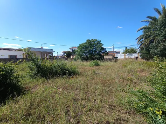 Terreno urbano en venta en Palomares del Río. - foto 2