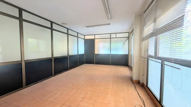 ¡OPORTUNIDAD ÚNICA, OFICINA CON ENTRADA INDEPENDIENTE, 80 m2, ESQUINA TOTALMENTE EXTERIOR, JUNTO A REINA VICTORIA! — 12