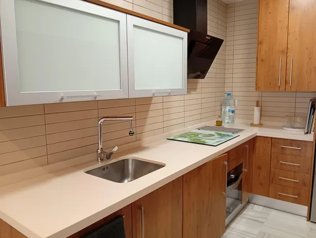 Piso de 2 habs, baños, cocina equipada, soleado y muy luminoso con plaza muy amplia de garaje junto a Teatinos — 6