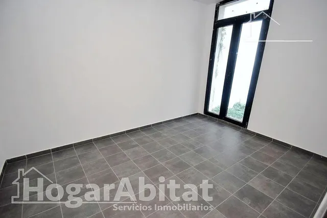 ¡Perfecto para invertir! Casa de cuatro alturas  para reformar con garaje y dos terrazas, cerca del centro — 16