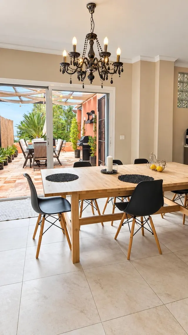 Exclusivo chalet con piscina y jardín en Pinares de San Antón (Málaga) — 17