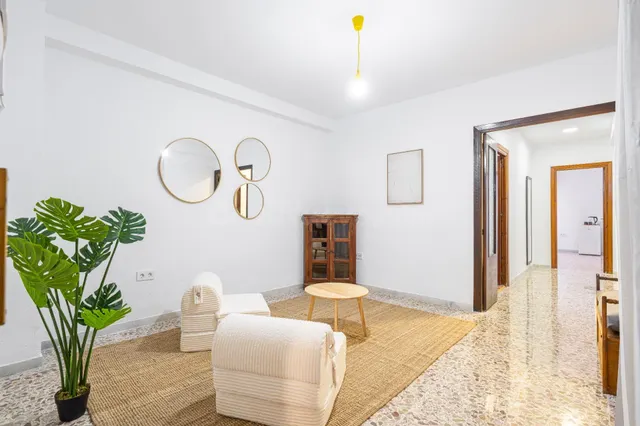 Se Alquila Piso 5 dormitorios en el Centro de Almería - foto 5