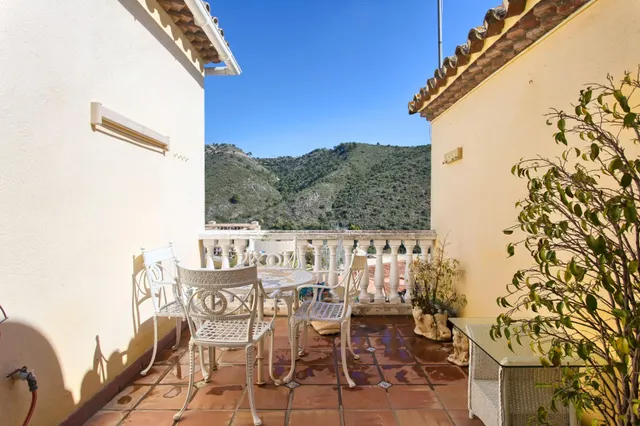 Casa adosada de 3 dormitorios en Benahavís Pueblo, Costa del - foto 4