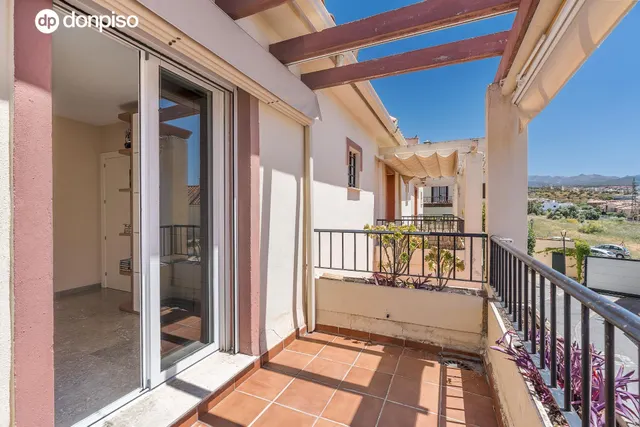ADOSADA EN URBANIZACIÓN EN HUETOR VEGA — 24