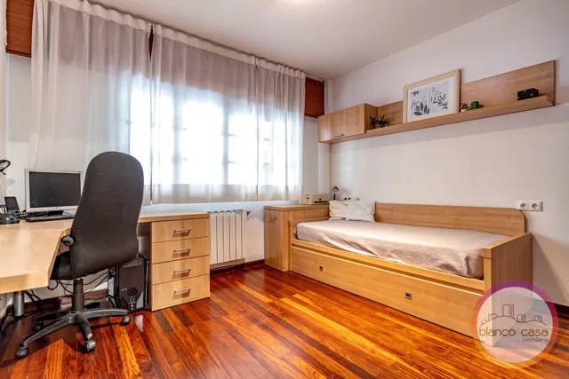 ✨ ¡amplio piso de 4 dormitorios con  terraza en pleno centro de Carballo por 178.900€! — 6