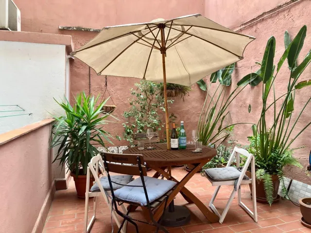 Exclusivo piso renovado con patio en El Born