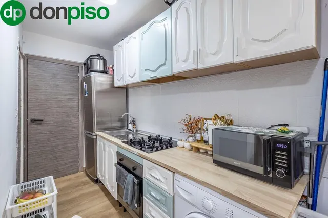 Local adaptado a vivienda en el Zaidin. — 8