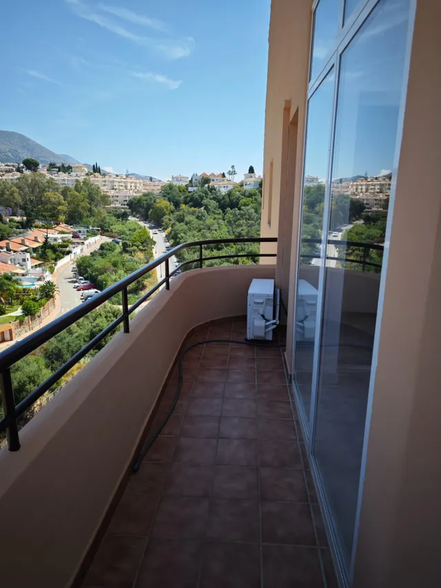Piso situado en los Pacos con vistas al mar y a la montaña. — 24