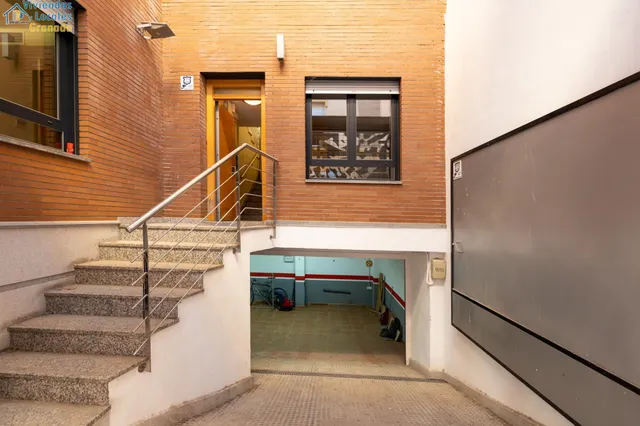Casa exclusiva junto a Acera del Darro. Pleno centro de Granada. Seminueva y con ascensor propio — 3