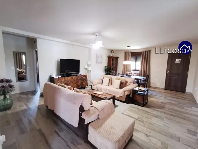 Chalet independiente en venta en urbanización de Llíria — 4
