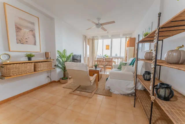 Exclusiva vivienda con terraza y vistas al mar - foto 2
