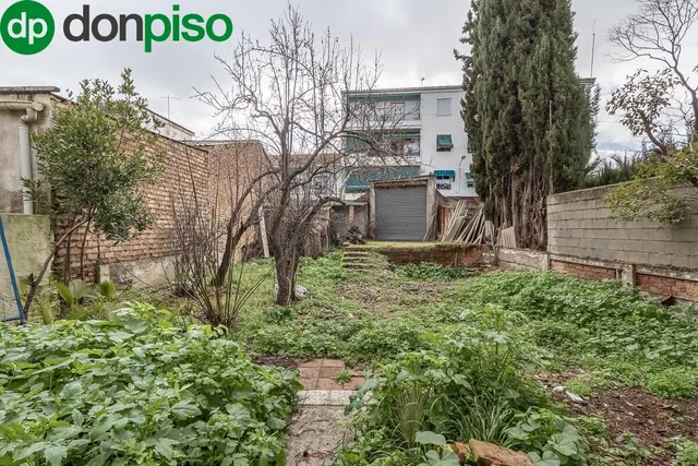 Casa con Parcela a Reformar en Granada — 10