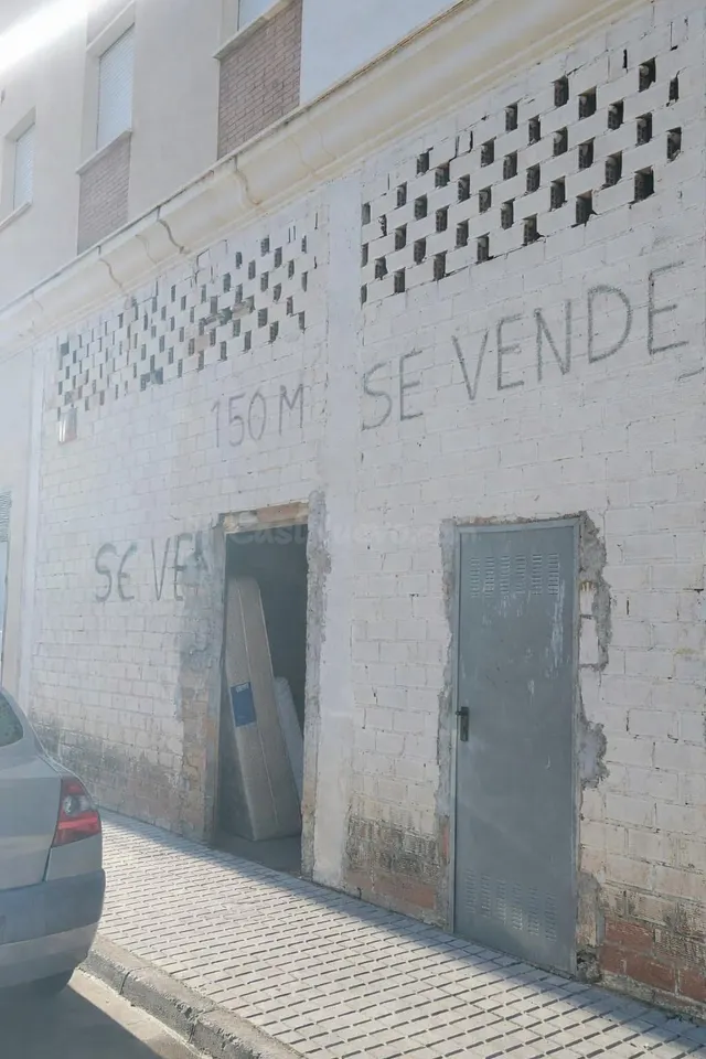 A. Amplio Local Comercial en Venta en La Carlota, Andalucía