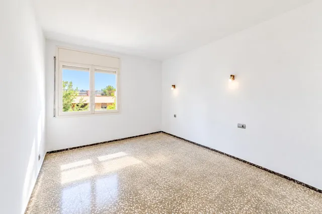 AMPLIO PISO CON TERRAZA EN EL POBLE SEC — 21