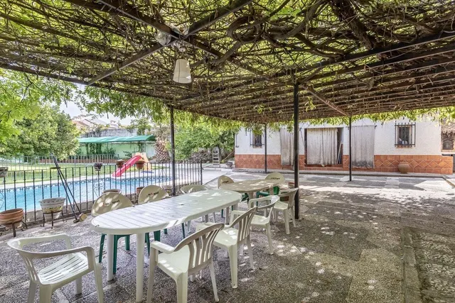 Espectacular Chalet en Ogijares - Ideal para Familias — 2