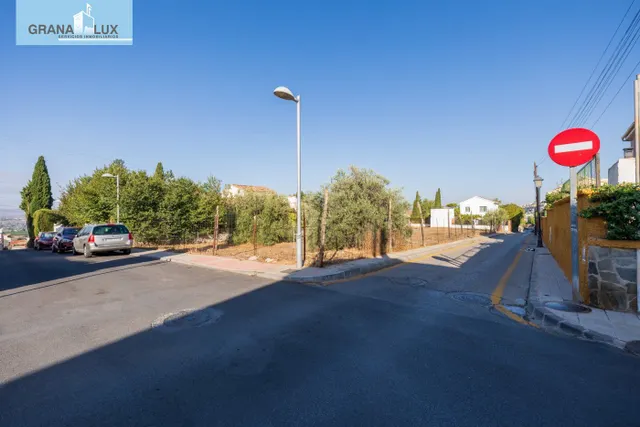Compra tu parcela para hacer la casa de tus sueños a 5 min de Granada. Huétor Vega — 2