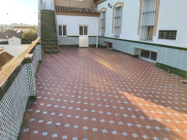 SE VENDE CHALET EN ZONA NORTE — 24