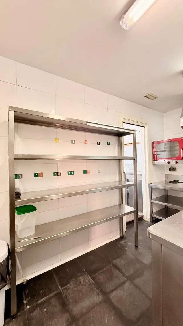 ¡Oportunidad Única en Cubelles! Local Comercial Reformado con Terraza y Vistas al Mar — 23