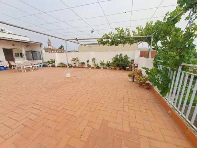 Gran casa en Carcaixent, con terraza, jardín y garaje para 1 - foto 4