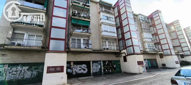 PISO DE 3 DORMITORIOS CON ASCENSOR Y GARAJE — 35