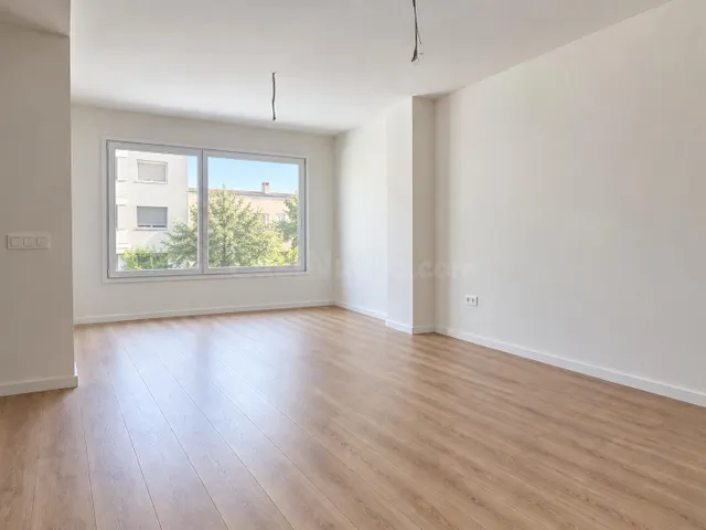 Piso en Adelfas - foto 2