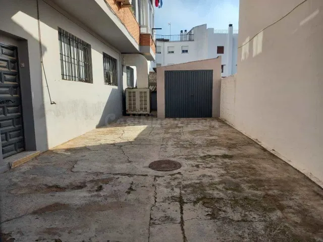 LOCAL CON PATIO — 3