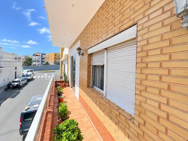 Vivienda de cuatro dormitorios con balcón en Arucas - Santidad — 38
